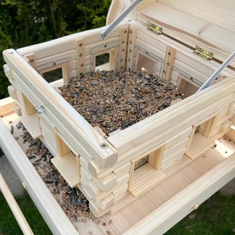 vogelhaus-futterhaus-maxi-mit-zwei-Kg -vogelfutterspender